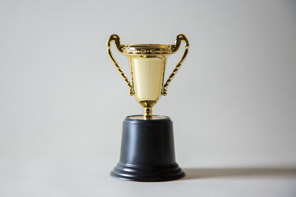 Piala emas untuk turnamen slot